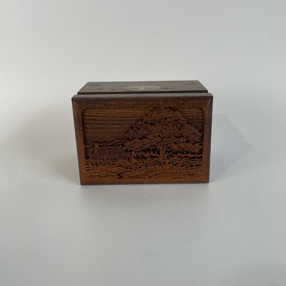 Solid American Walnut Trinket Box Pioneer Scene Laser Engraved USA 4"x3"x1.5" - Picture 7 of 9